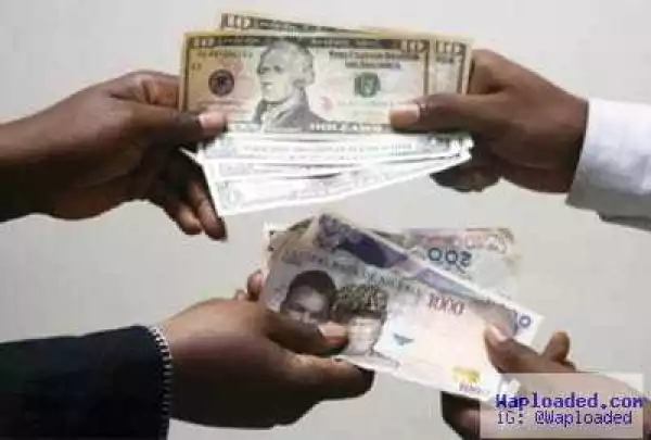 Naira Tumbles To N400/USD1 In Parallel Market